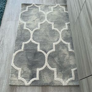 2’6” x 4 rug